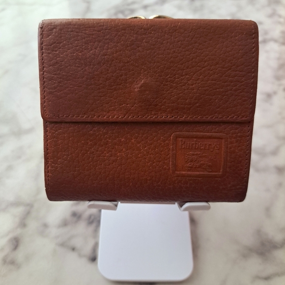 Burberrys wallet with kiss lock coin - Picture 2 of 14